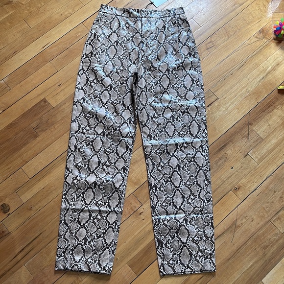 SNAKE PRINT PANTS
Zara - Picture 7 of 15